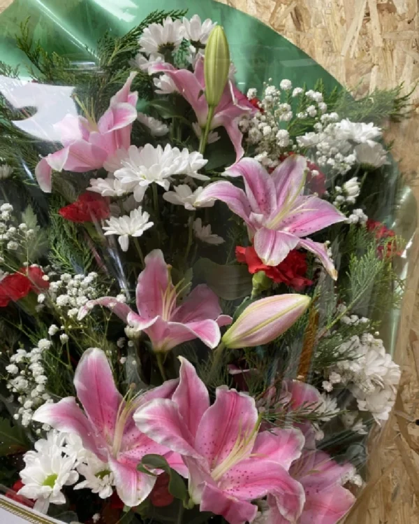 Ramo Funerario Color Lilium, Margarita y Clavel. 2 Ramo Funerario Color Lilium Margarita y Clavel 1