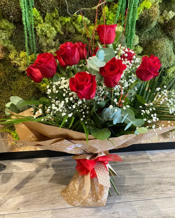 Ramo de 12 rosas rojas