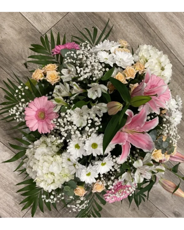 Cesta de flores en tonos rosaceos 1