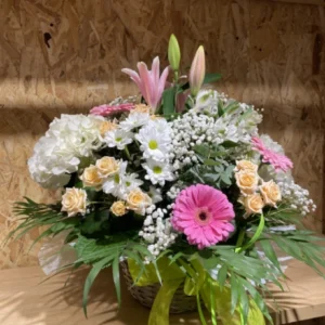 Inicio 54 Cesta de flores en tonos rosaceos