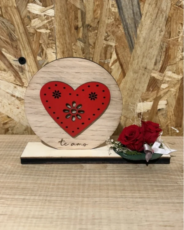 Corazón madera con rosa preservada roja Corazon madera con rosa preservada roja