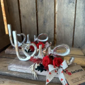 LOVE, letra con 2 rosas preservadas - Imagen 4