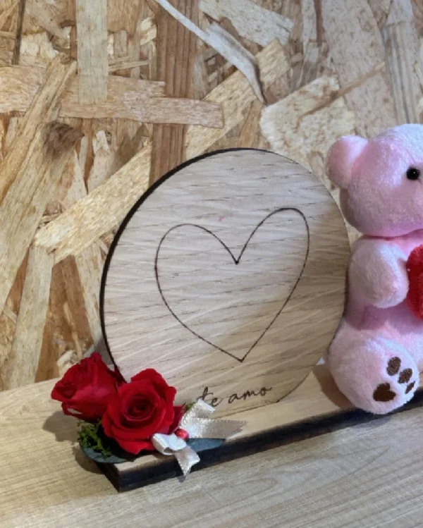 Madera con osito y rosas preservadas. 1 Madera con osito y rosas preservadas 2