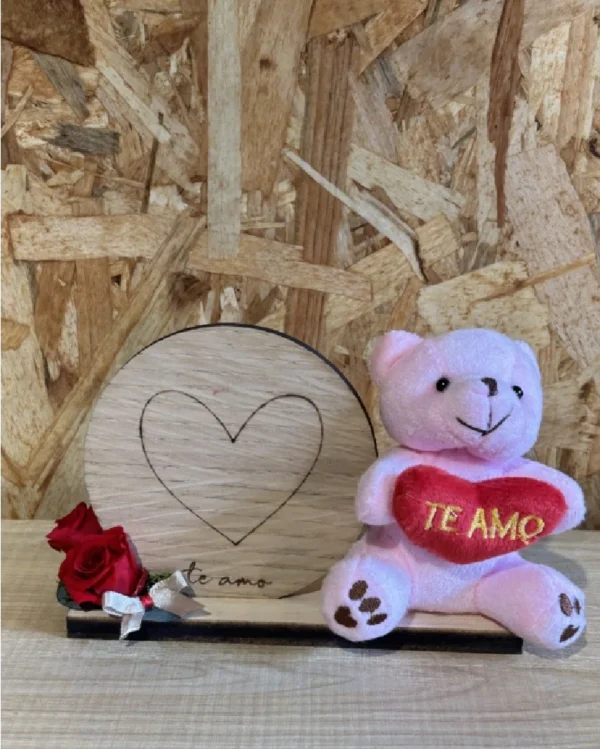 Madera con osito y rosas preservadas. 2 Madera con osito y rosas preservadas 3