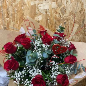 Inicio 30 Ramo Especial Mama – 12 Rosas Rojas