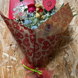 Ramo Especial Mamá - 2 Rosas Rojas + Peluche + Bombones Caja Roja 10 Ramo Especial Mamá - 2 Rosas Rojas + Peluche + Bombones Caja Roja - Imagen 5