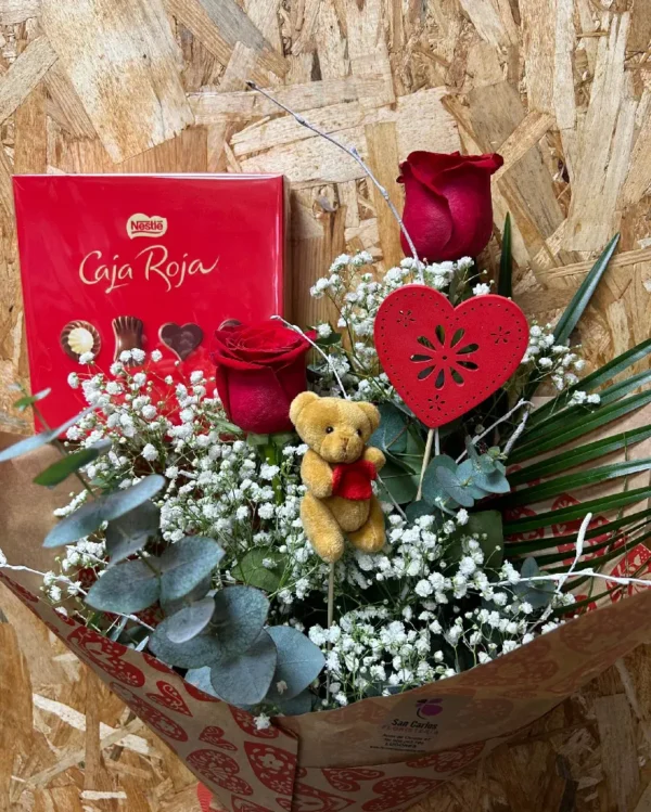 Ramo Especial Mamá - 2 Rosas Rojas + Peluche + Bombones Caja Roja 2 Ramo Especial Mama – 2 Rosas Rojas Peluche Bombones Caja Roja 3