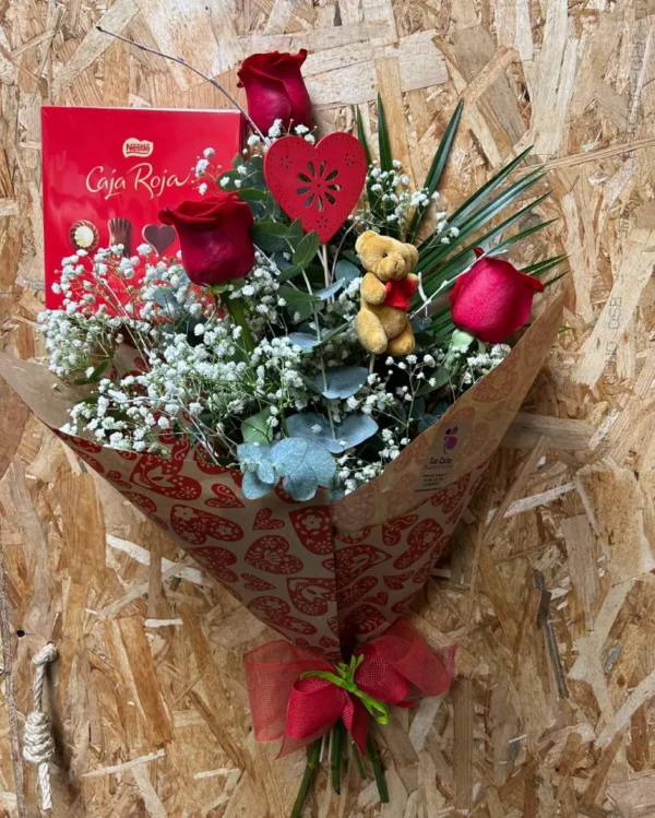 Ramo Especial Mama – 3 Rosas Rojas Peluche Bombones Caja Roja 1