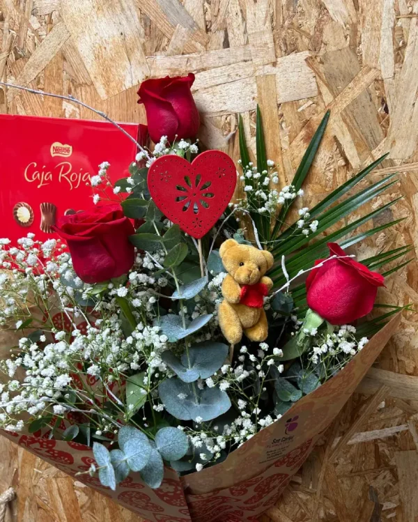 Ramo Especial Mama – 3 Rosas Rojas Peluche Bombones Caja Roja 2