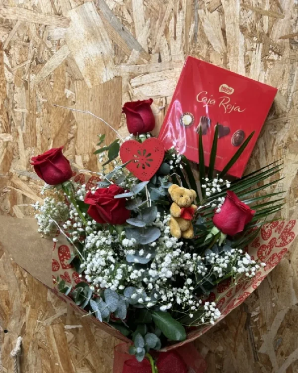 Ramo Especial Mama – 4 Rosas Rojas Bombones Caja Roja Peluche 1