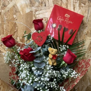 Ramo Especial Mamá - 4 Rosas Rojas + Bombones Caja Roja + Peluche - Imagen 3