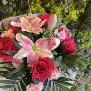 Ramo Rosas fuxia y Lilium. - Imagen 3