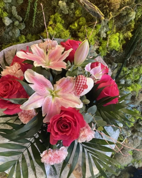 Ramo Rosas fuxia y Lilium 2