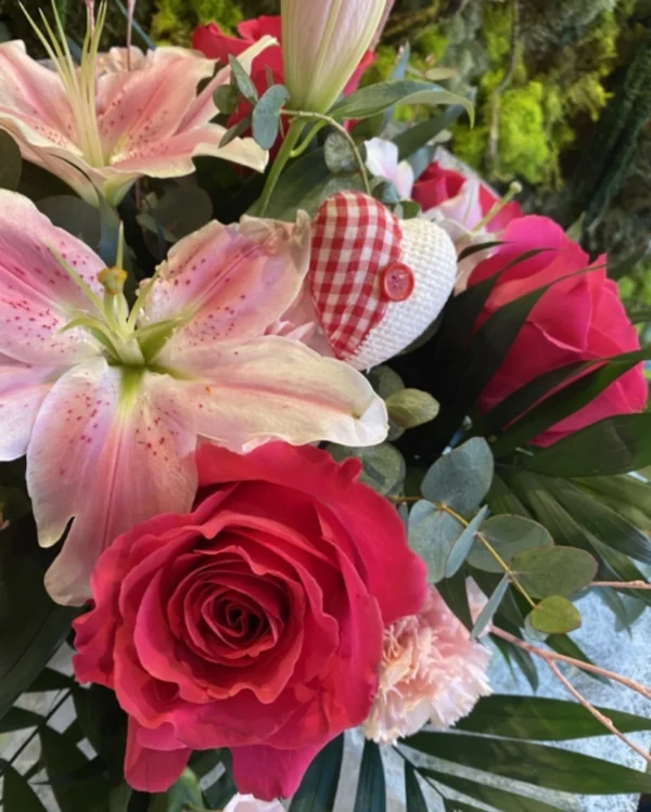 Ramo Rosas fuxia y Lilium 3