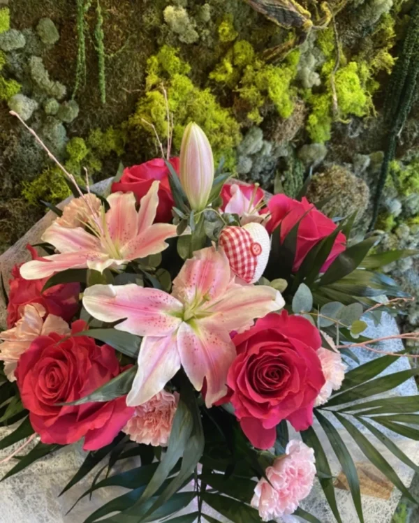 Ramo Rosas fuxia y Lilium