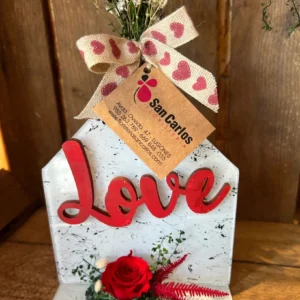 Base cristal Love con rosa roja preservada. - Imagen 3