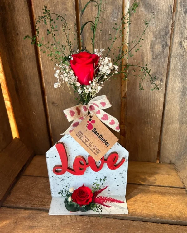 Base cristal Love con rosa roja preservada 2