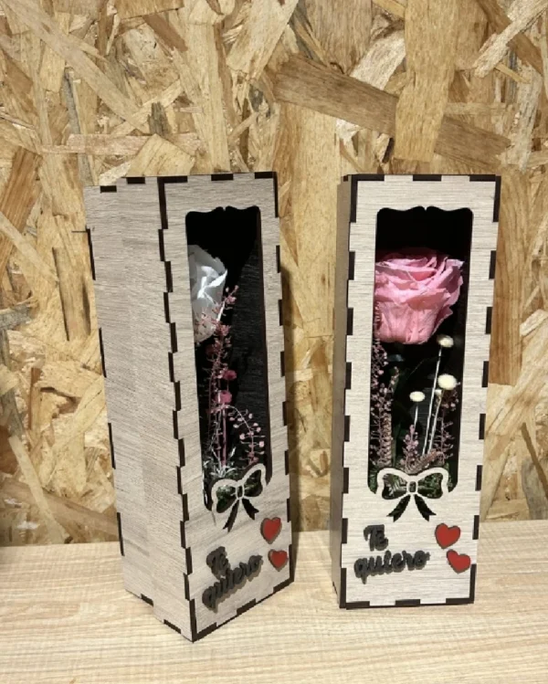 Caja madera Te quiero con rosa blanca o rosa preservada. 2 Caja madera Te quiero con rosa blanca o rosa preservada 2