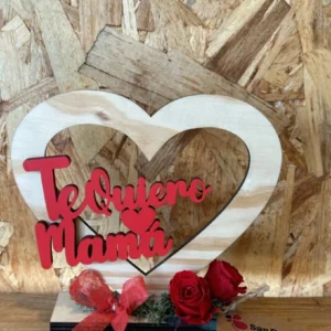 Corazón de madera Mamá con rosa preservada roja. 5 Corazón de madera Mamá con rosa preservada roja. - Imagen 3