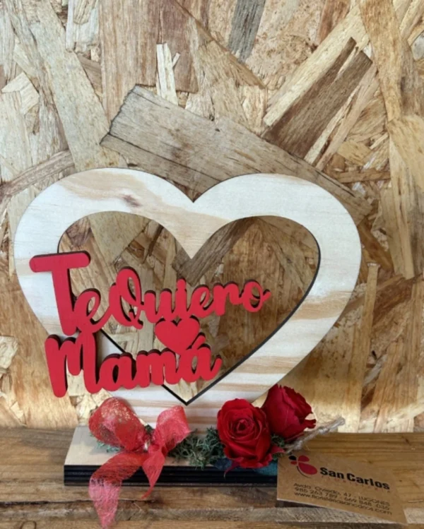 Corazón de madera Mamá con rosa preservada roja. 2 Corazon de madera Mama con rosa preservada roja 2