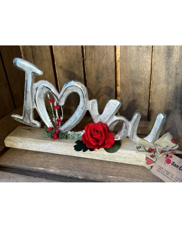 Letras metal I love You con rosa roja preservada Letras metal I love You con rosa roja preservada