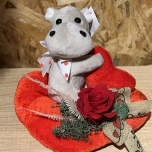 Peluche con rosa roja preservada. - Imagen 4