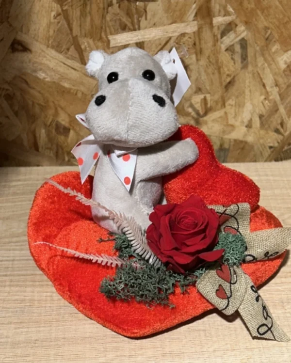 Peluche con rosa roja preservada 3