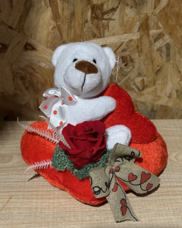 Peluche con rosa roja preservada 4