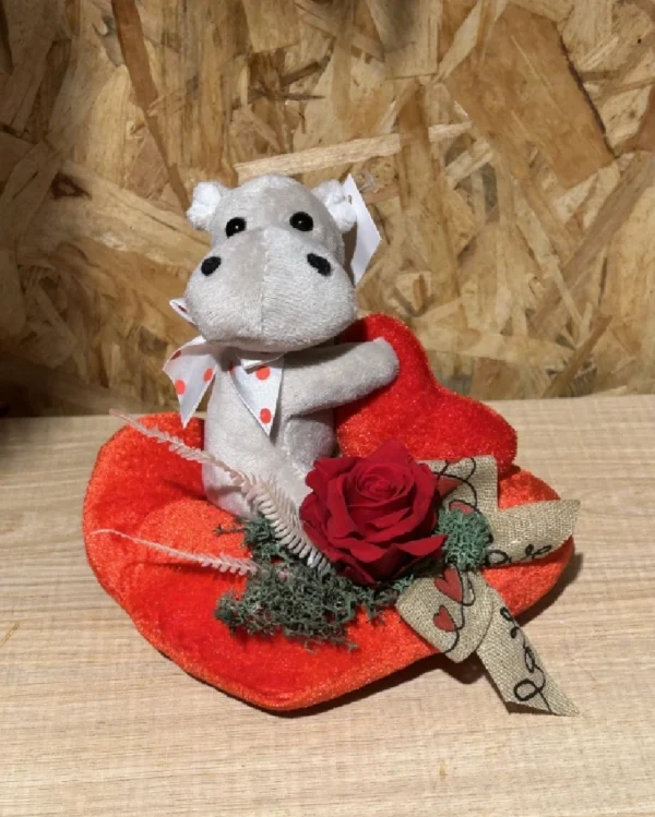 Peluche con rosa roja preservada