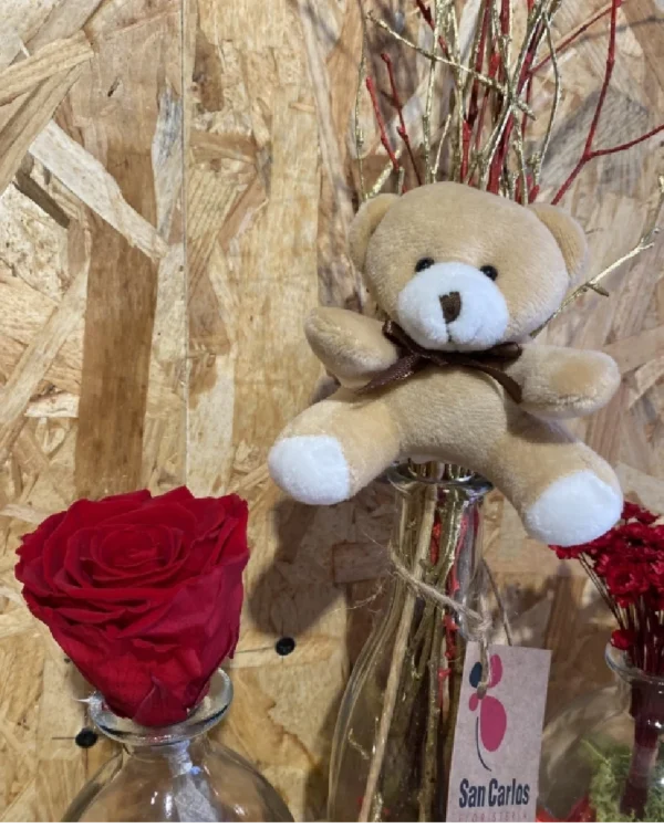 Rosa Roja eterna en bandeja con 3 jarrones. 2 Rosa Roja eterna en bandeja con 3 jarrones 1