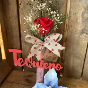 Base cristal con orquidea y rosa roja preservada. - Imagen 3