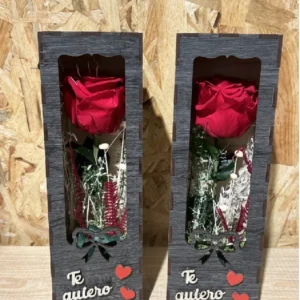 Caja Madera Te quiero con rosa roja preservada. - Imagen 3