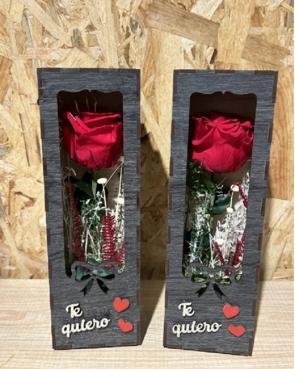 Caja Madera Te quiero con rosa roja preservada 1