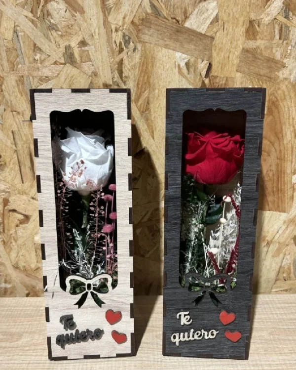 Caja Madera Te quiero con rosa roja preservada 2