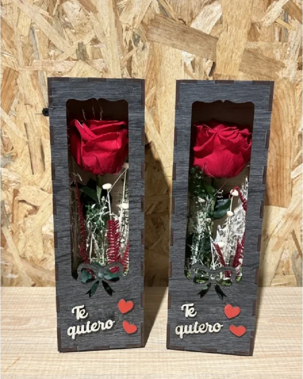Caja Madera Te quiero con rosa roja preservada
