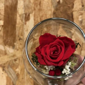 Copa cristal con rosa roja preservada. 5 Copa cristal con rosa roja preservada. - Imagen 3