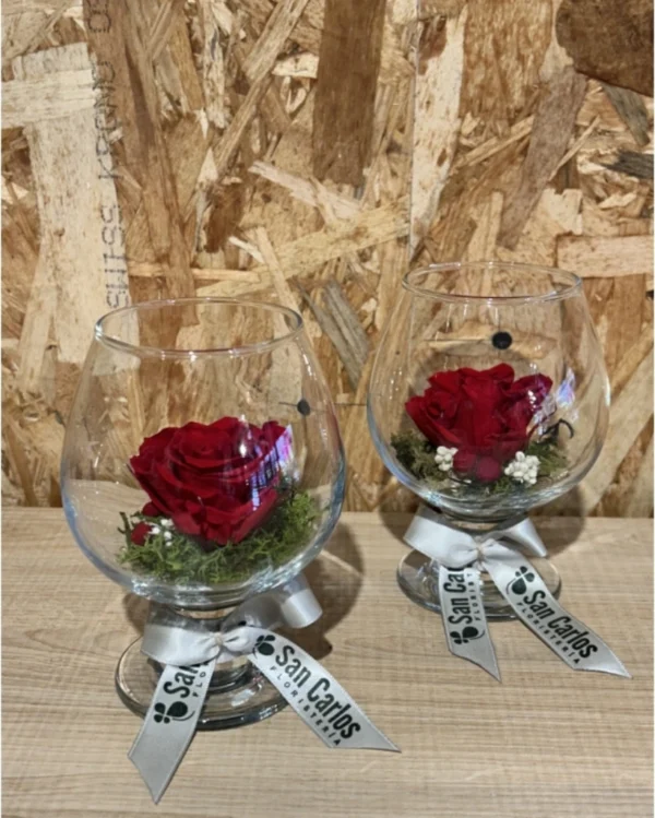 Copa cristal con rosa roja preservada Copa cristal con rosa roja preservada