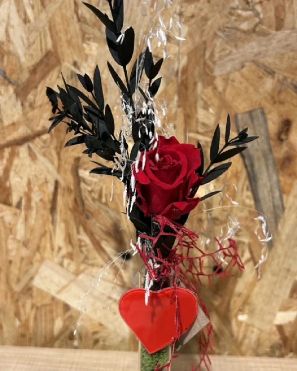 Jarrón anillero con rosa roja preservada. 3 Jarron anillero con rosa roja preservada 1