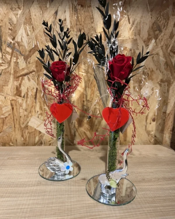 Jarrón anillero con rosa roja preservada. 1 Jarron anillero con rosa roja preservada 3