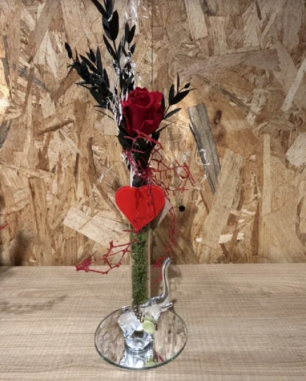 Jarrón anillero con rosa roja preservada Jarron anillero con rosa roja preservada