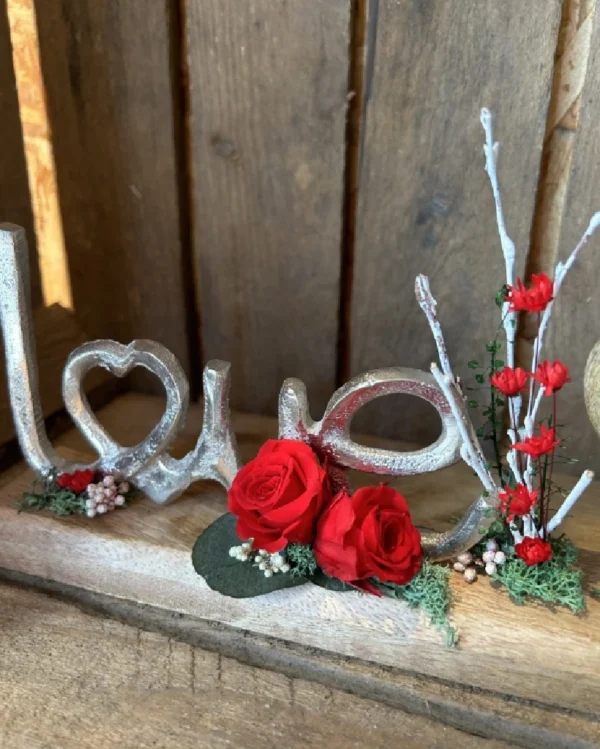 Love Metal y corazón con rosa preservada Love Metal y corazon con rosa preservada