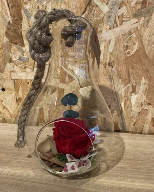 Rosa preservada roja en bombilla cristal L Rosa preservada roja en bombilla cristal L